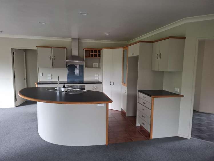 24 Oaklands Drive 11373_5