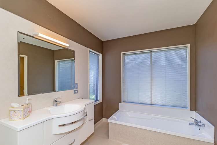 8 Campbell Grove Levin_11