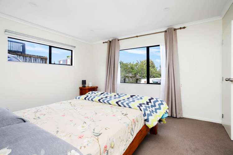 2/312 Wairau Road Glenfield_6