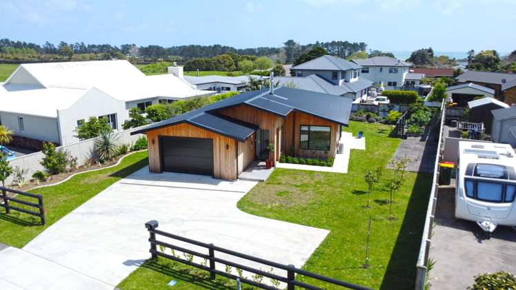 6 Tui Grove Oakura_23