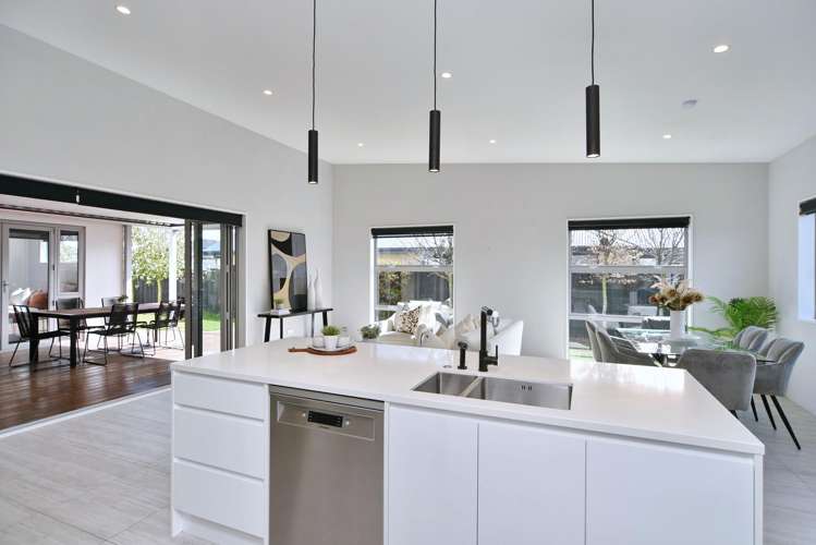 13 Picadilly Avenue Casebrook_2