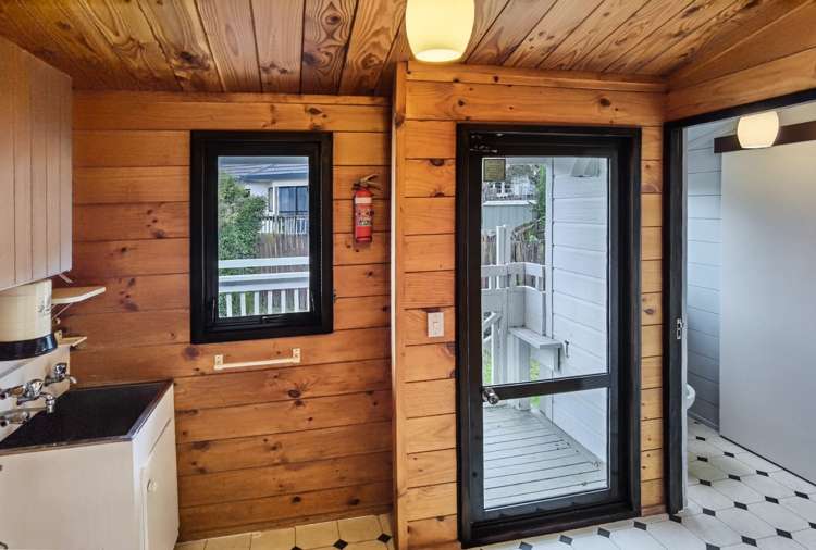 8 Metric Place Te Atatu South_11