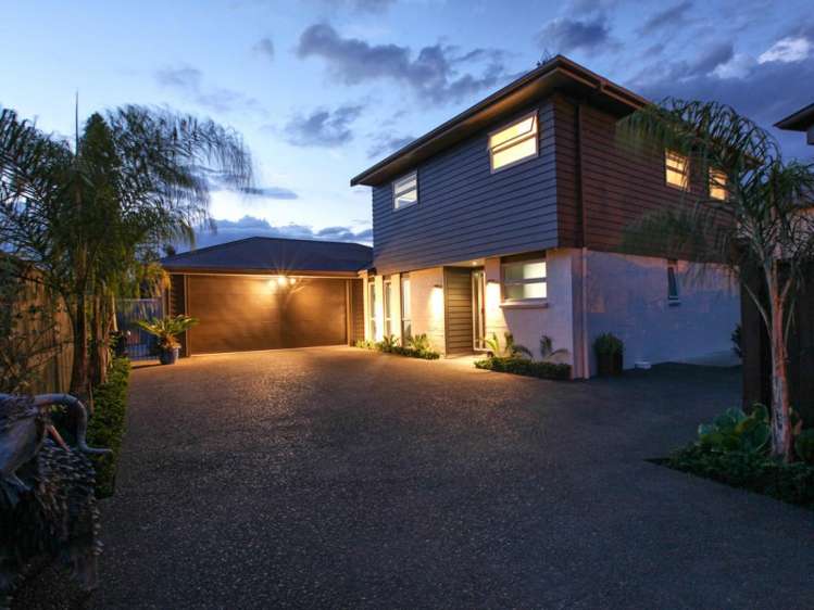 743 River Road Chartwell_13