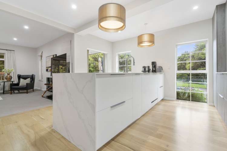 33 Cochran Road Oratia_5