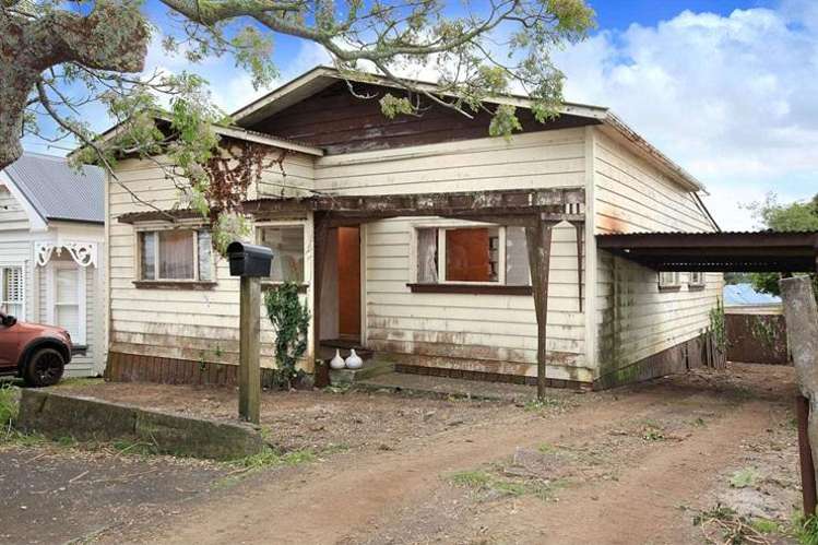 Half the neighbourhood invited to auction of trailblazing protester’s Auckland home