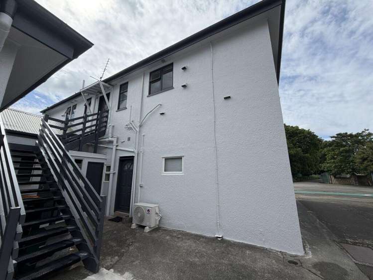 (upper right unit)/539A Featherston Street 2144_11