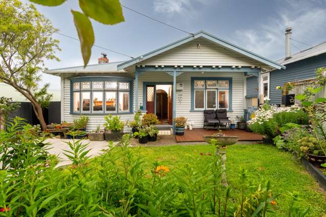 BUNGALOW GEM IN GARDENER'S OASIS