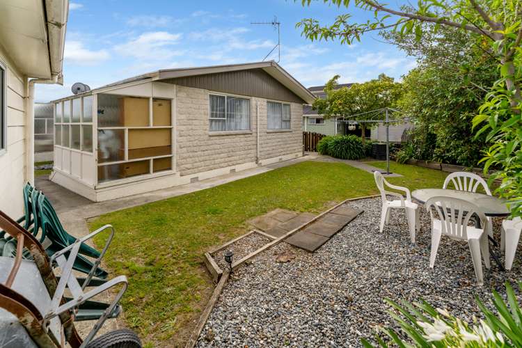 2/12 Cobham Crescent Stoke_13