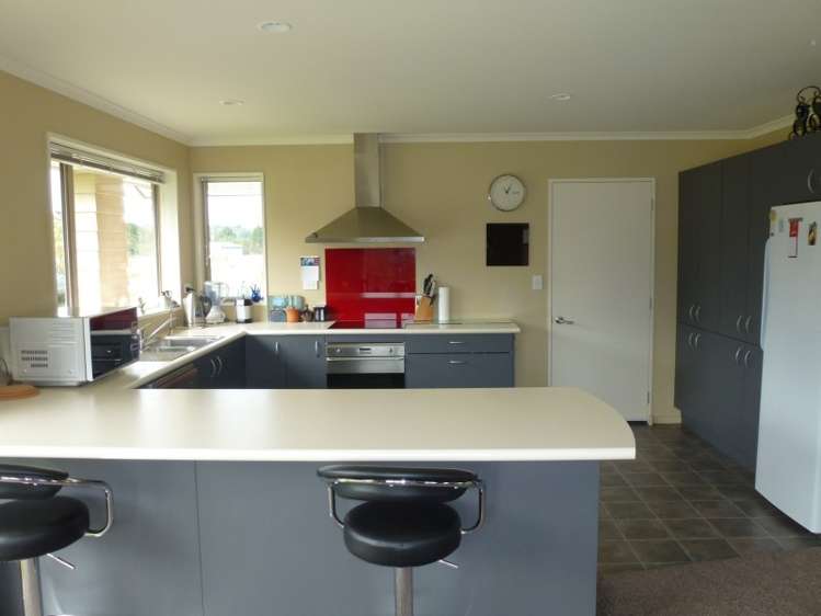 140 Coulson Road Paroa_17