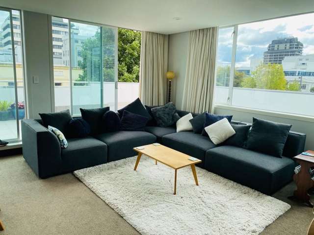 Spacious CBD apartment with indoor/outdoor flow!