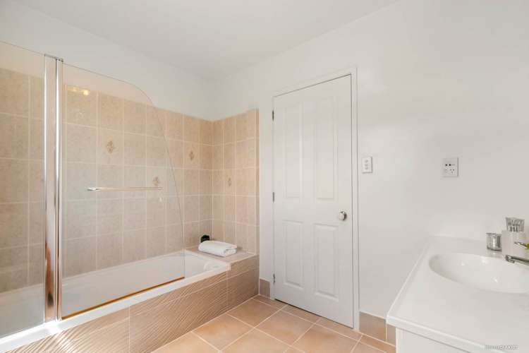 6 Goldfinch Rise Unsworth Heights_11