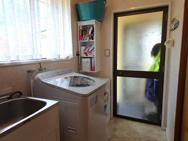 17 Pine Tree Road Kaniere_10