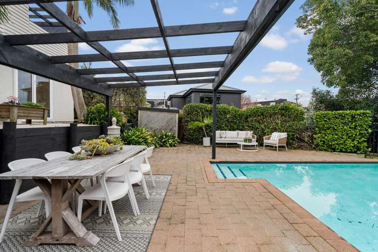 414 Riddell Road_1