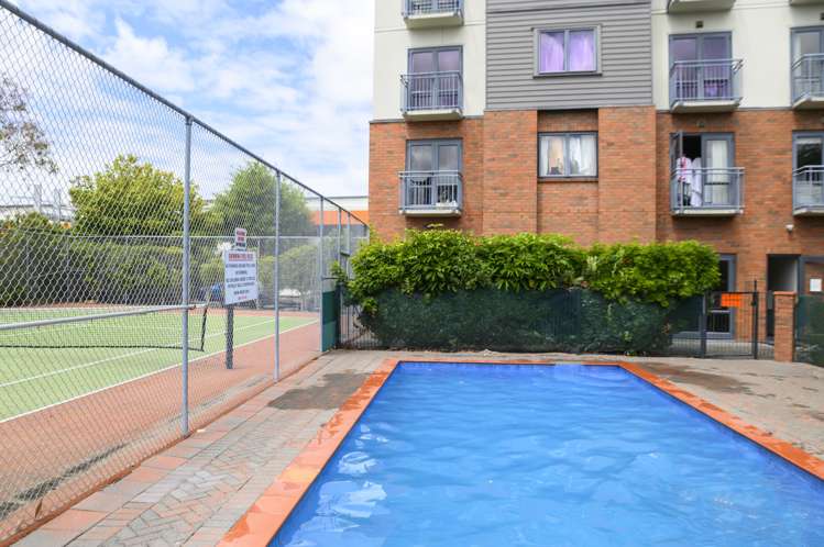 Gb/10 Crown Lynn Place New Lynn_7