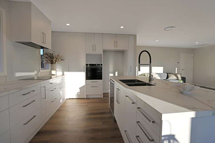 247 Racecourse Road_4