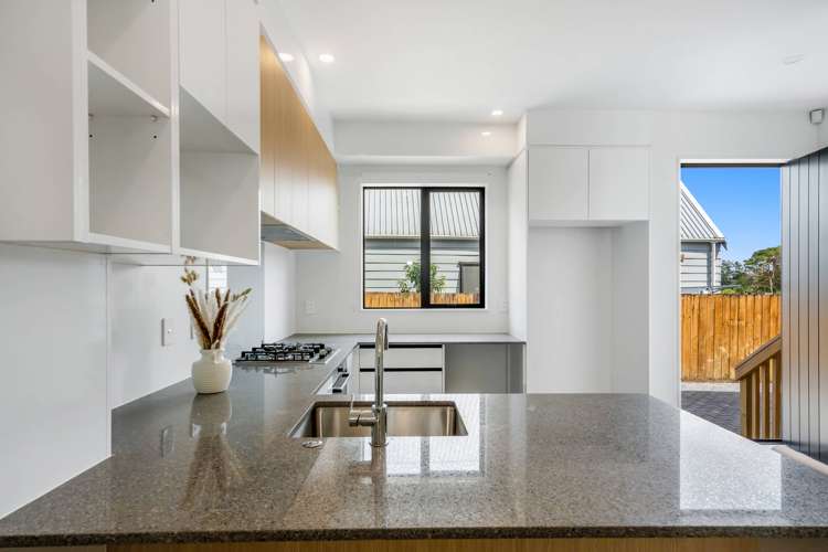 43c Fitzherbert Avenue West Harbour_15