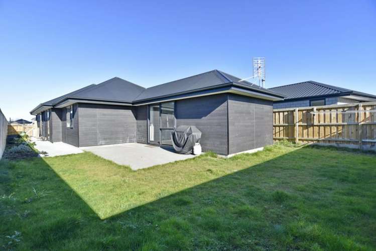 38 Quinn Crescent Woodend_13