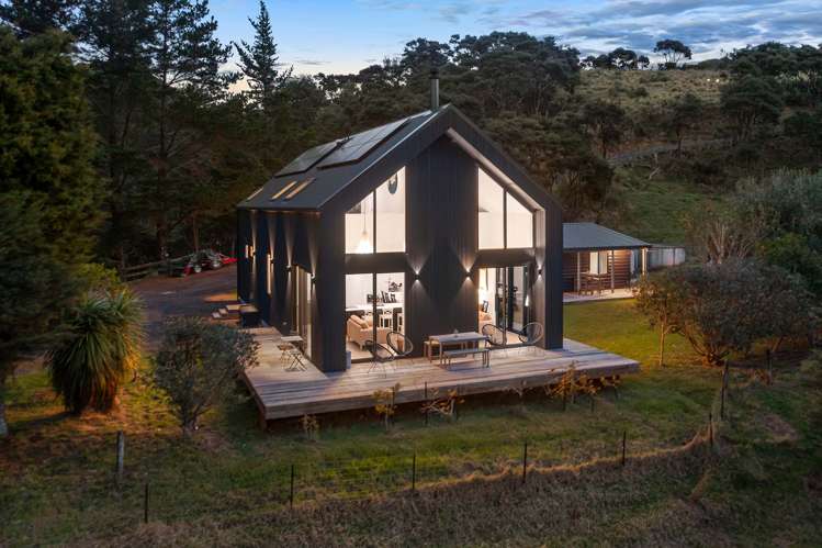 16 Long Road Waitakere_25