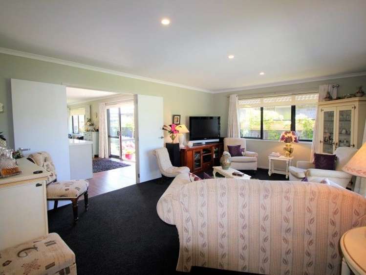 37 Plescher Crescent Leamington_6