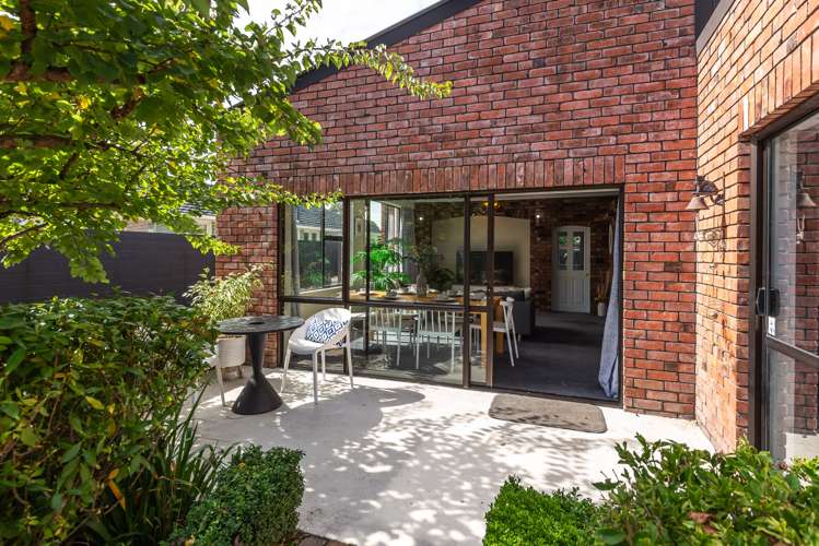 327 Avonhead Road Avonhead_2