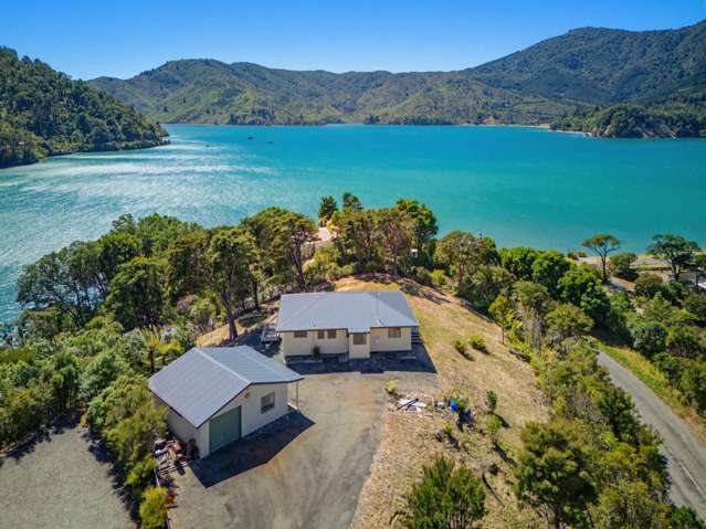 Okiwi Bay Retreat – Furnished & Ready to Enjoy!