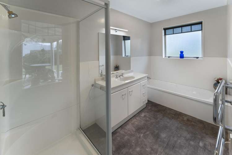 8 Heritage Crescent Richmond_13