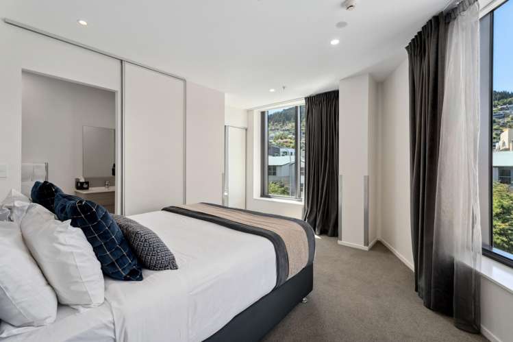 205 (Door 206) Ramada Hotel, 18 Frankton Road_5