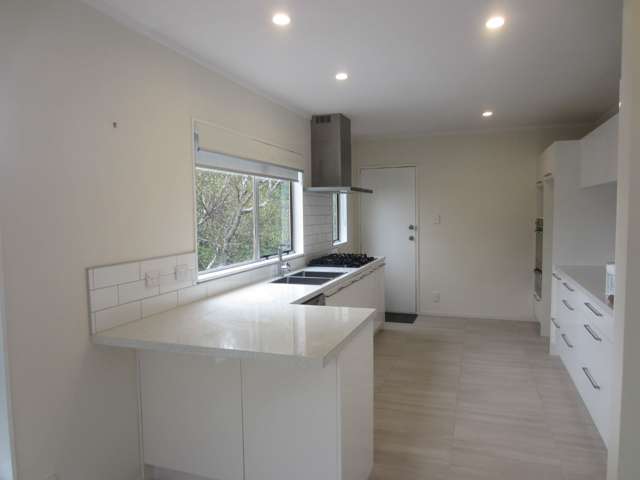 12 Florio Terrace Tawa_1