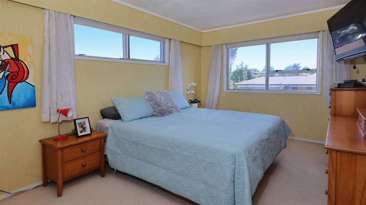 13 Taitua Drive Te Atatu South_11
