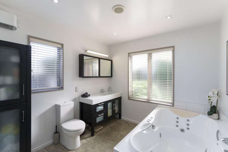 3 Bluestone Drive Waitikiri_15