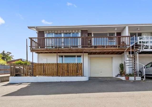 Two-Bedroom Unit With Mountain Views