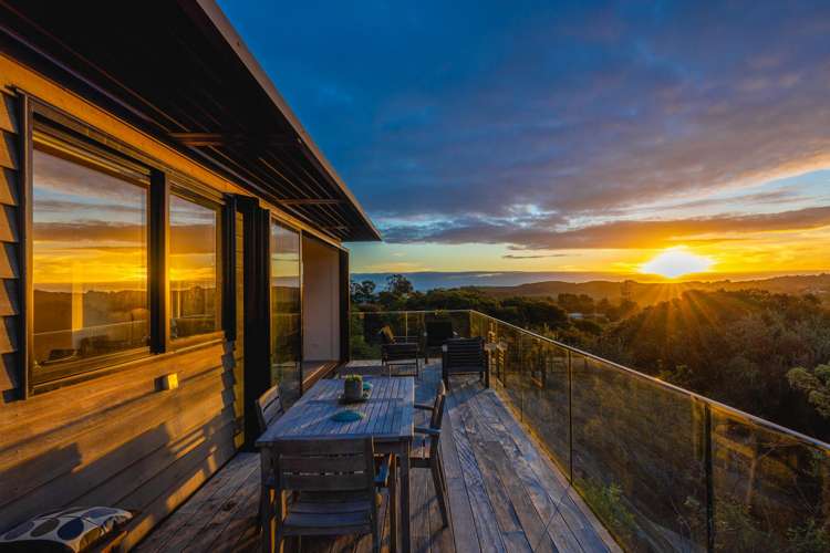 58 Victoria Road South Onetangi_13