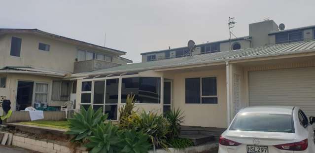 2/181 Marine Parade Mount Maunganui_1