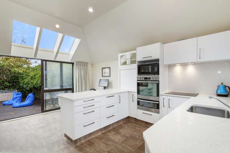 1 Colin Grove Hutt Central_1