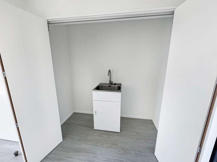 711C Worcester St Linwood_15