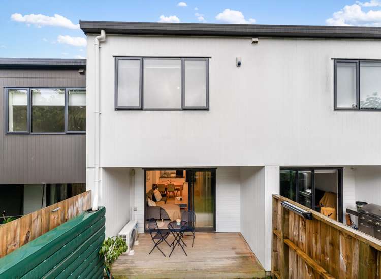 16/18 Hewlett Road Massey_11