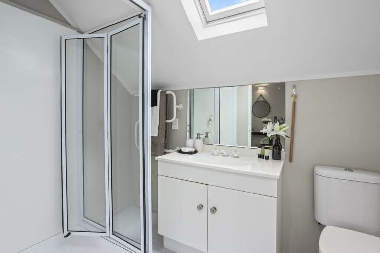 2/3 Hostel Access Road Eastern Beach_15