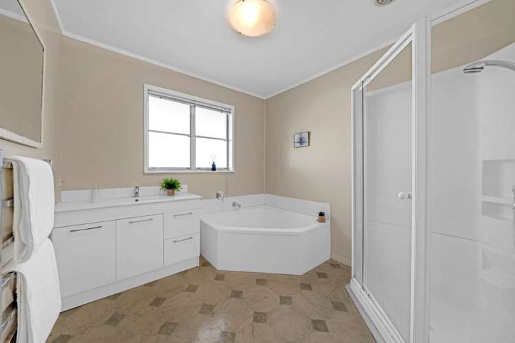 8 Goad Crescent Hillsborough_30