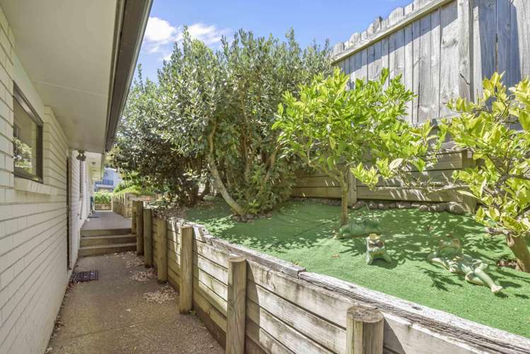 8 Jelas Road Red Beach_29