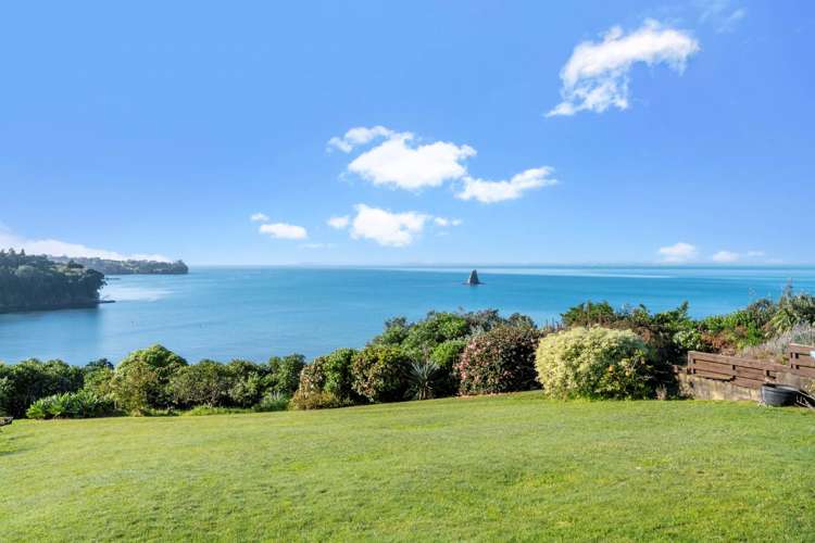 2/1017 Whangaparaoa Road Tindalls Beach_9