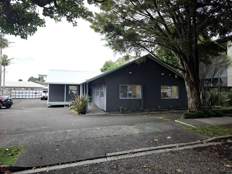 Unit 1 18 Cameron Road Tauranga_1