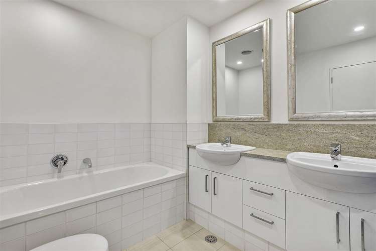 2/2a Frieston Road Milford_10