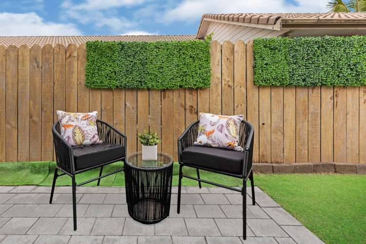 8 Headcorn Place Botany Downs_19