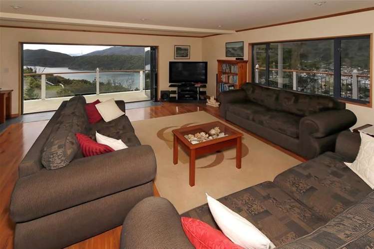 3264 Queen Charlotte Drive Picton_1