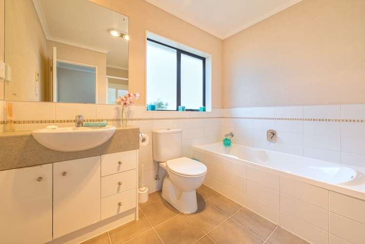 14 Belfry Place Wattle Downs_15