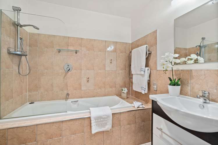 32 Pebble Beach Boulevard Te Kamo_9
