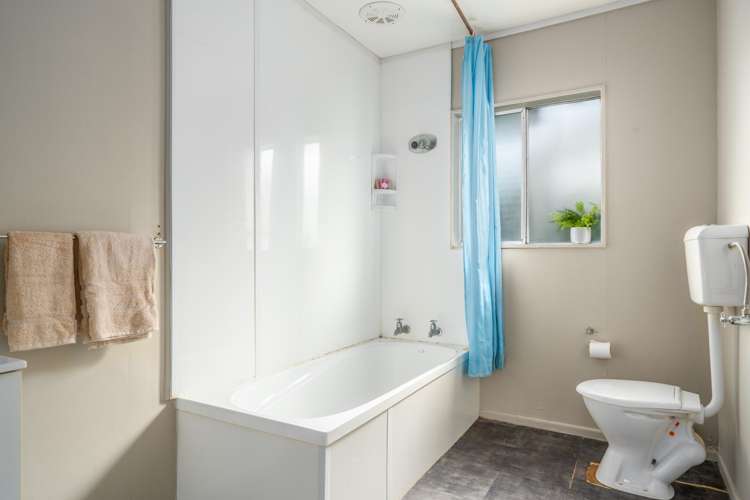 32 Thurleigh Grove Karori_11