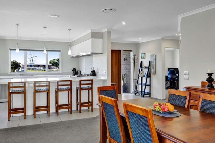 1 Elizabeth Grove Stratford_13