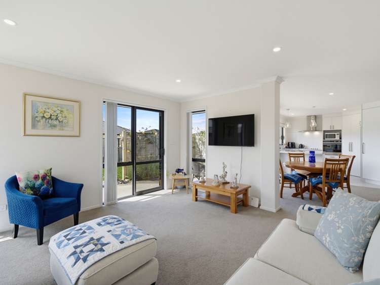 8 Sycamore Drive Te Kamo_10