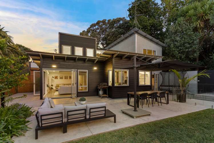 890 Beach Road Waiake_14